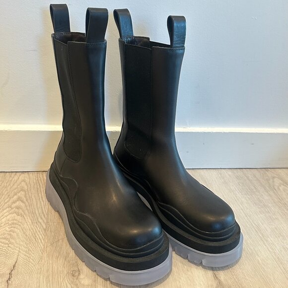 Bottega Veneta Calf Skin The Tire Chelsea Boot in Black and Transparent - Picture 3 of 7